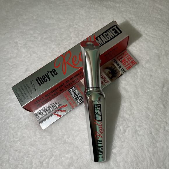 NEW Benefit They're Real Magnet Extreme Lengthening Mascara 0.32 oz * - Picture 1 of 5